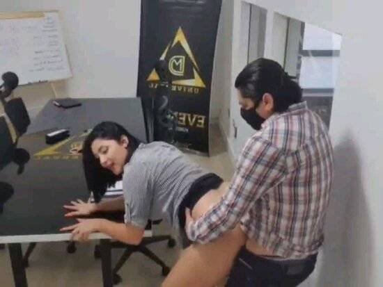 Lovely office babe xnxxsex fucked by boss in office - xvidio