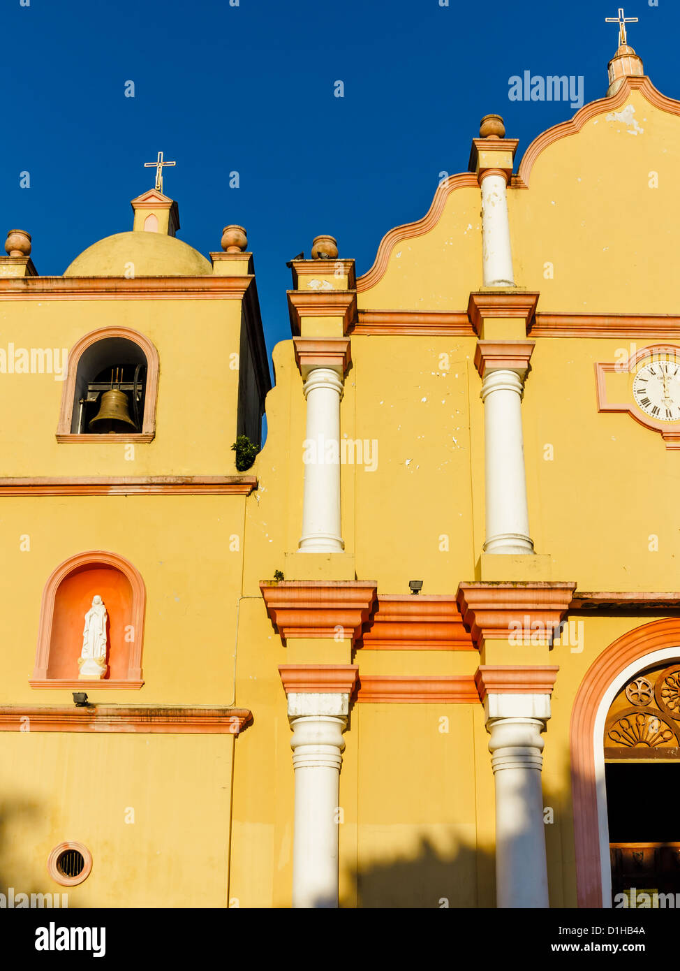 Spanish colonial and mission style hi-res stock photography and ...