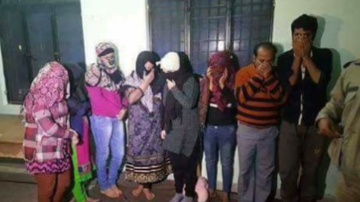 Fact Check: These are not Kashmiri girls involved in a sex racket ...