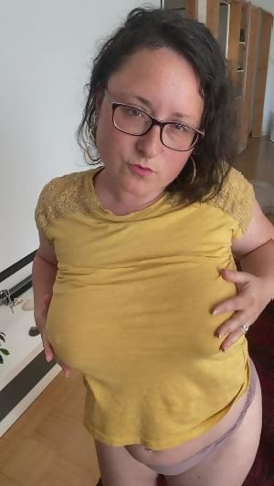 If you like 40 year old moms with fat butts I'm your fucking ...