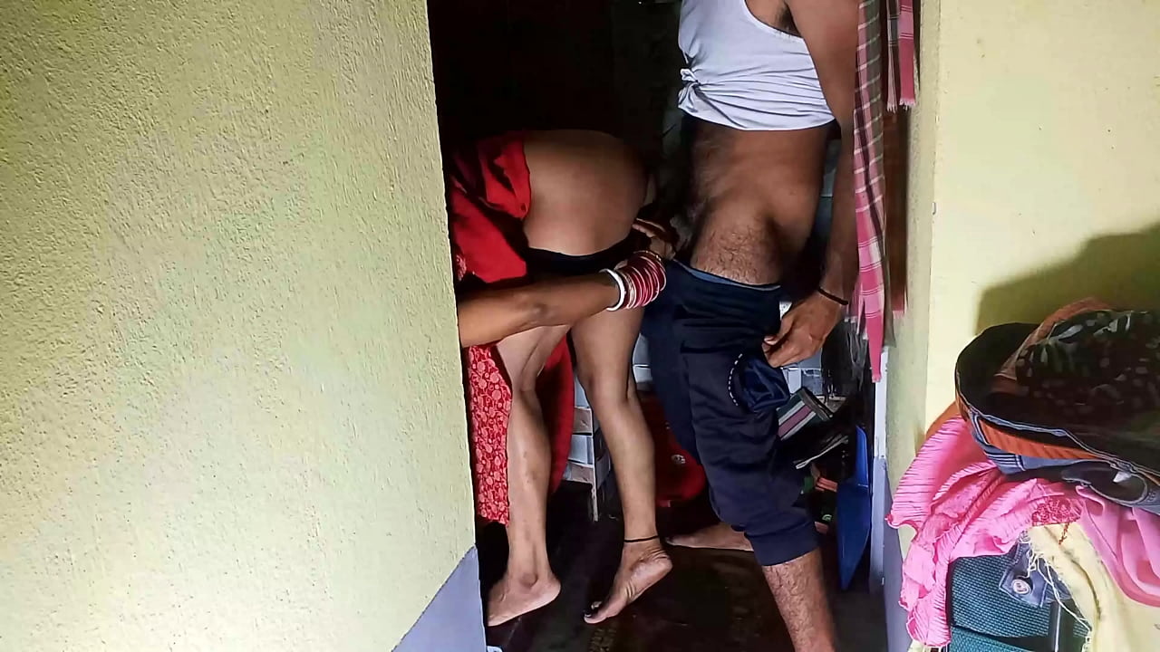 Bhabhi tried to flirt with Devar in Storeroom mistakenly Fucked ...