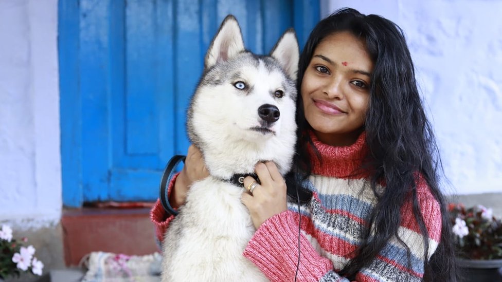 Ukraine: The Indian girl who wouldn't abandon her dog in a war ...