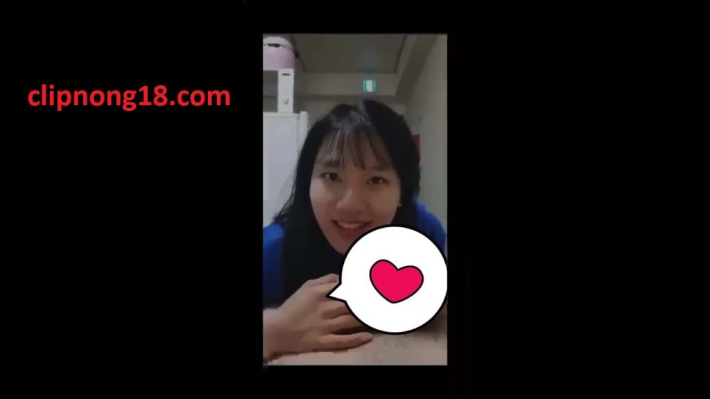 Hoang mang về lộ clip sex bé Vy 2k7 show hàng cực hot