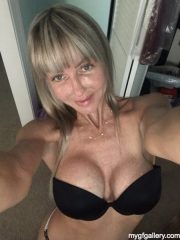 Fit sexy milf