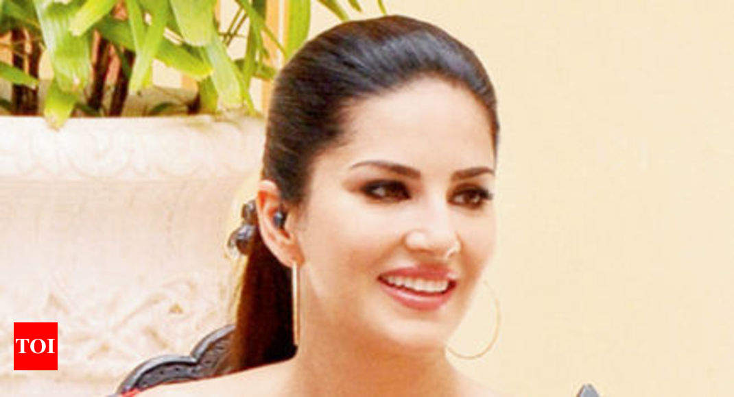 Sunny Leone in a double role with Vir and Tusshar in Mastizaade ...