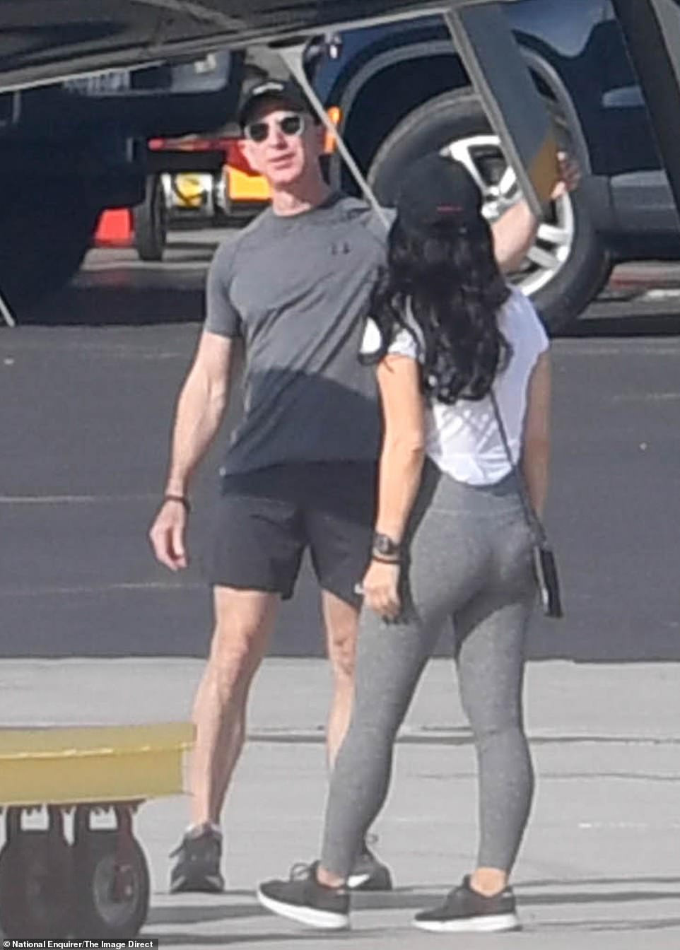 More photos of World's richest man Jeff Bezos and his mistress ...
