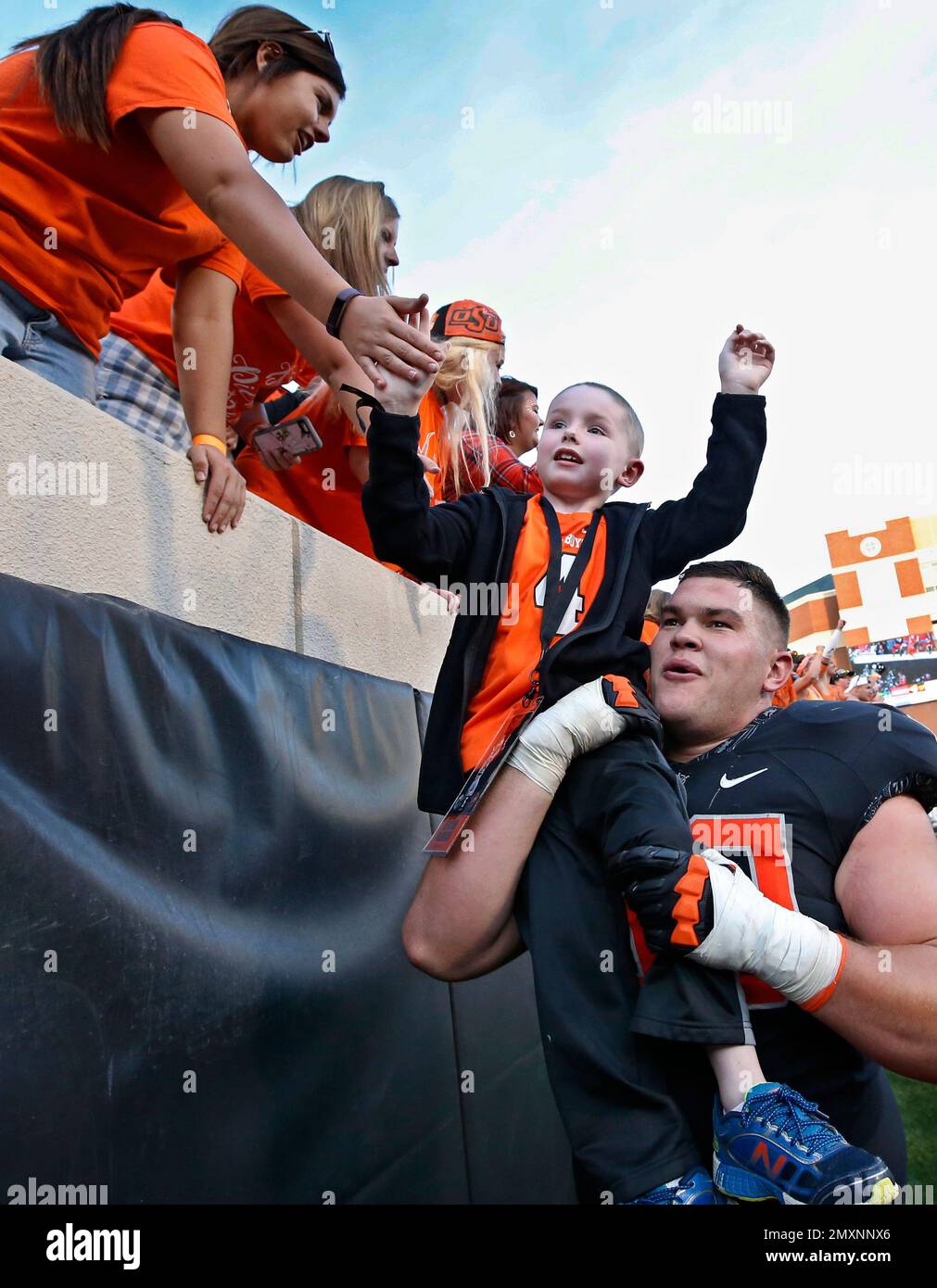 Oklahoma State offensive lineman Zachary Crabtree (60) holds up ...