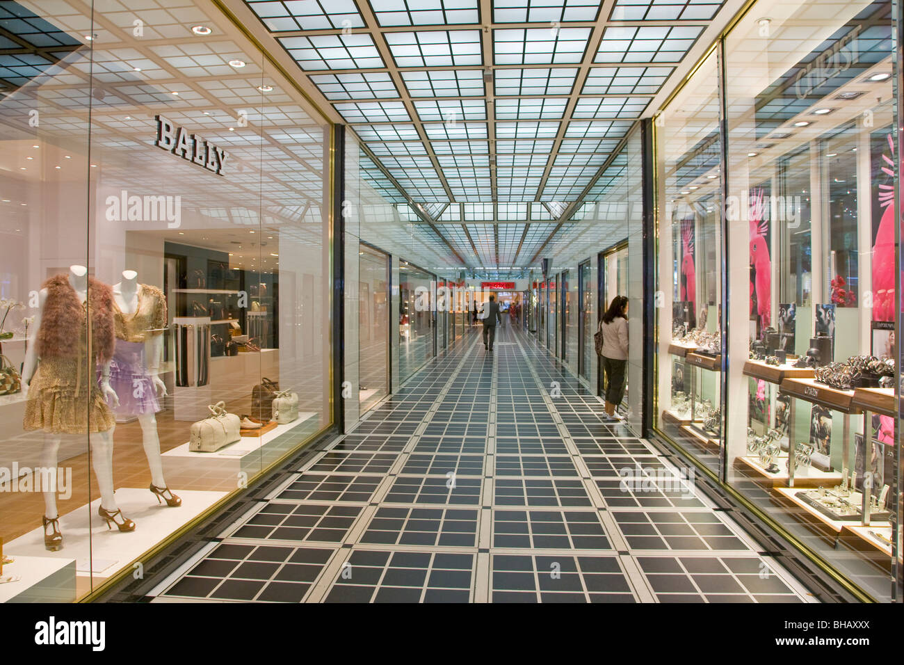 Dusseldorf shopping hi-res stock photography and images - Alamy