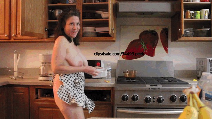 Topless COOKING IN THE KITCHEN WITH YOUR GFXXX ELLE - The ...