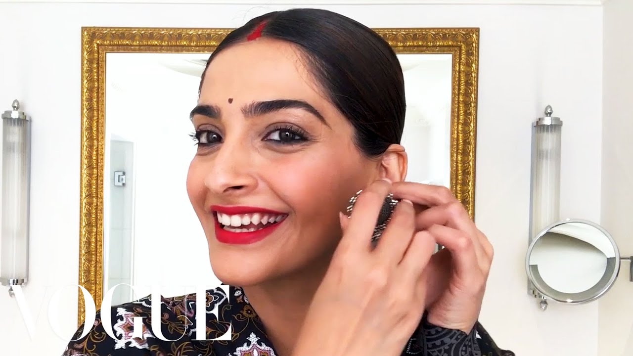 Sonam Kapoor Gives a Lesson in '90s Bollywood Beauty | Beauty ...