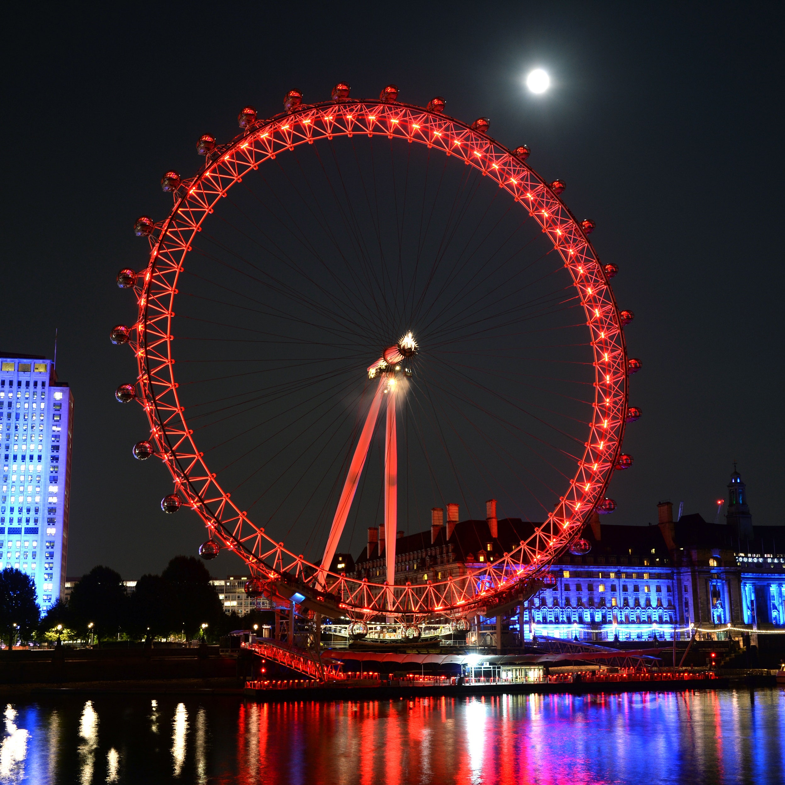 Be the First Person to Spend the Night in the London Eye | Condé ...