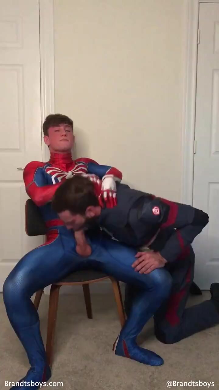 Captain america sucking spiderman - ThisVid.com