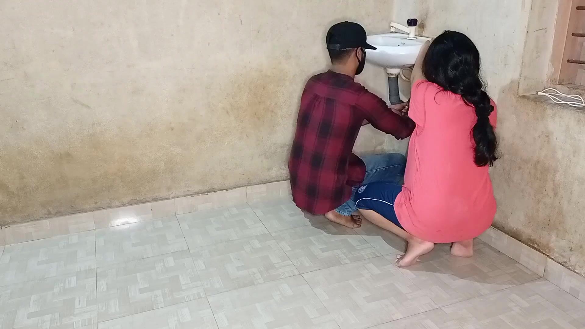 Sister-in-law quenched the thirst of her pussy with a ...