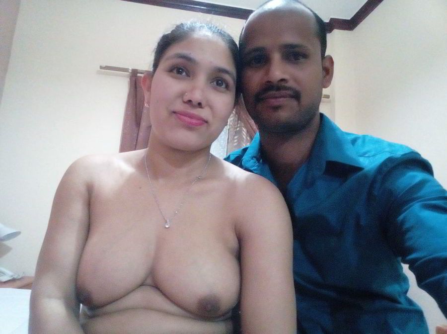Hot Indian aunty and uncle 🔥🔥🔥🔥🔥🔥 pics ...