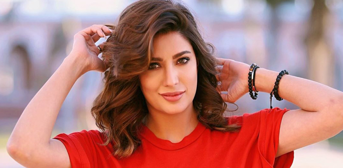 Mehwish Hayat says She Doesn't Need Bollywood | DESIblitz