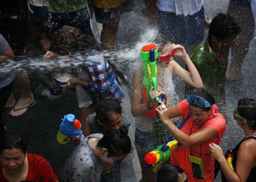 Songkran water festival celebrated in Thailand[1]- Chinadaily.com.cn