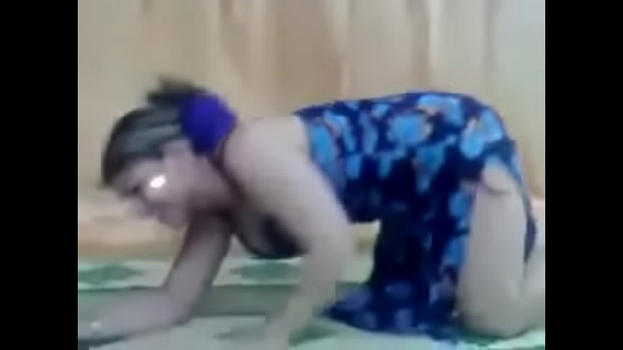 iraqi arab girl dancing ass shaking n showing sexy legs - XNXX.COM