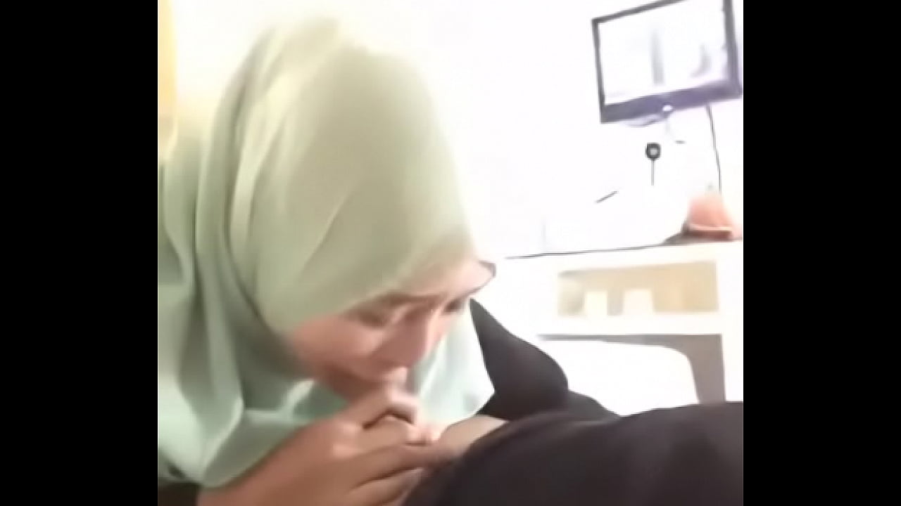 Hijab skandal tante part 1 - XVIDEOS.COM