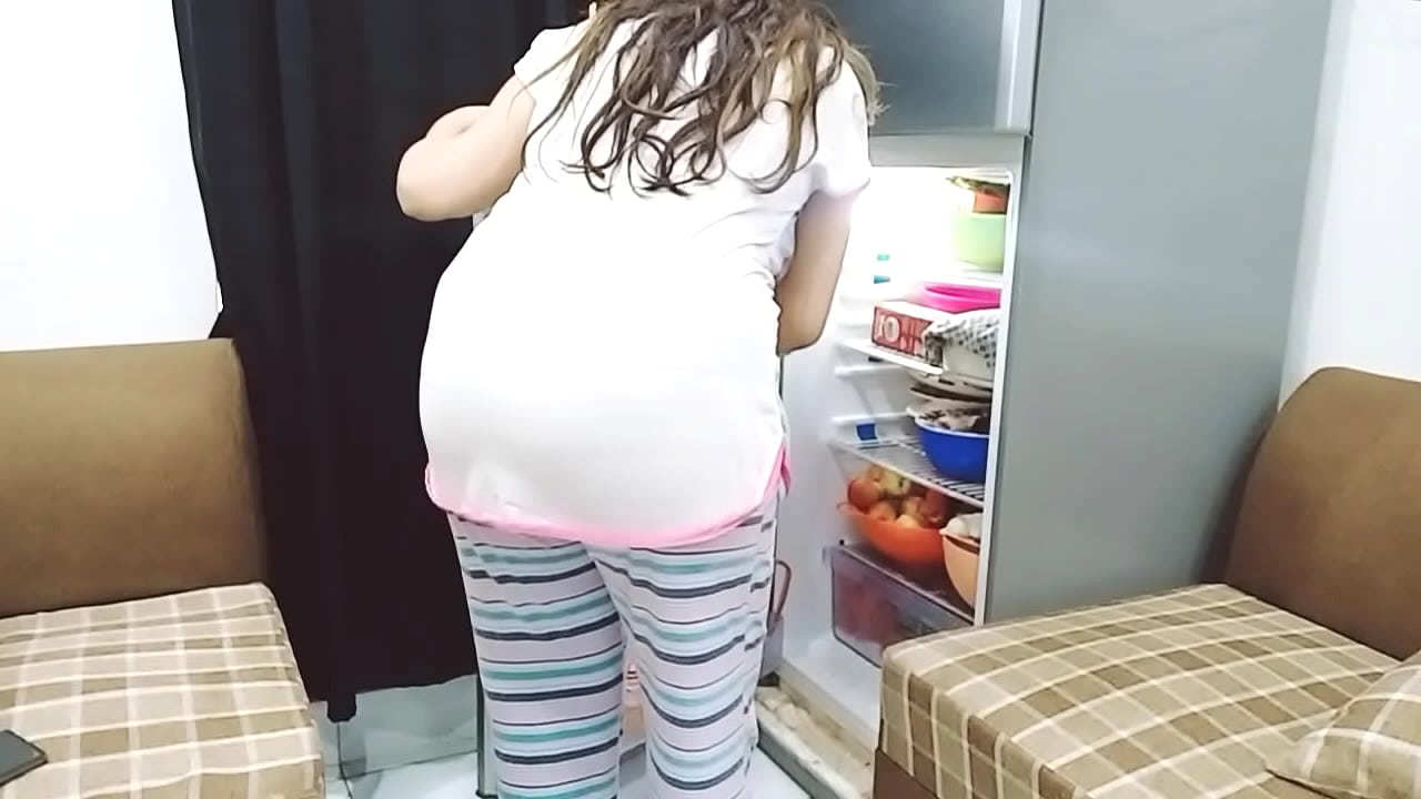 Pakistani House Wife Fridge Cleaning Gone Sexual With Clear Hot ...