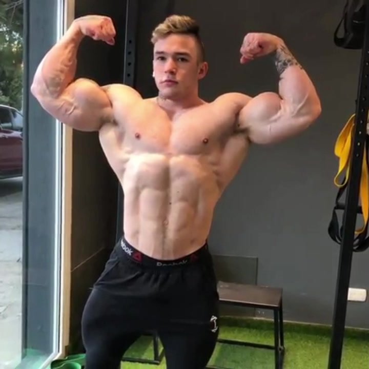 Big Super Hot Young Bodybuilder With Huge Biceps 1 - ThisVid.com