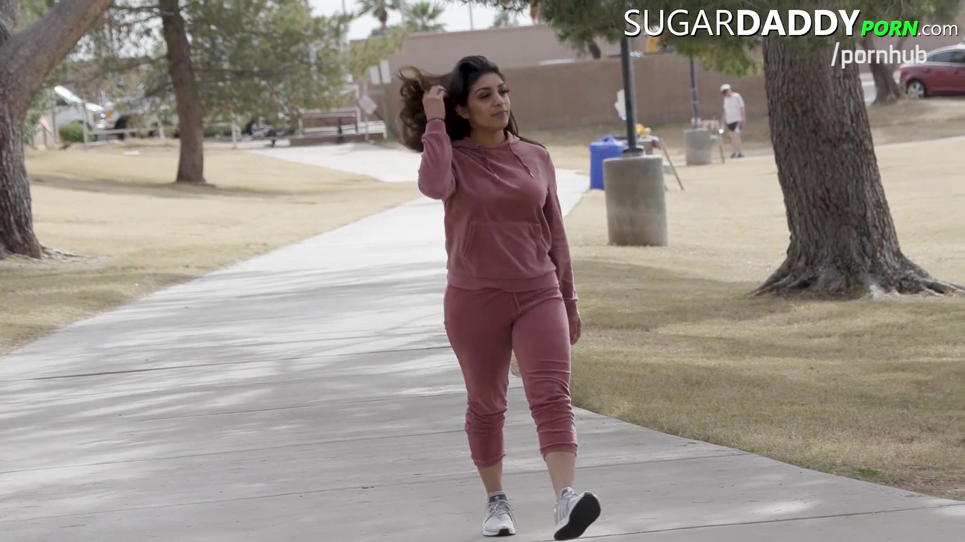 Thick Ass Latina Does Workout In Park To Get New Sugar Daddy ...