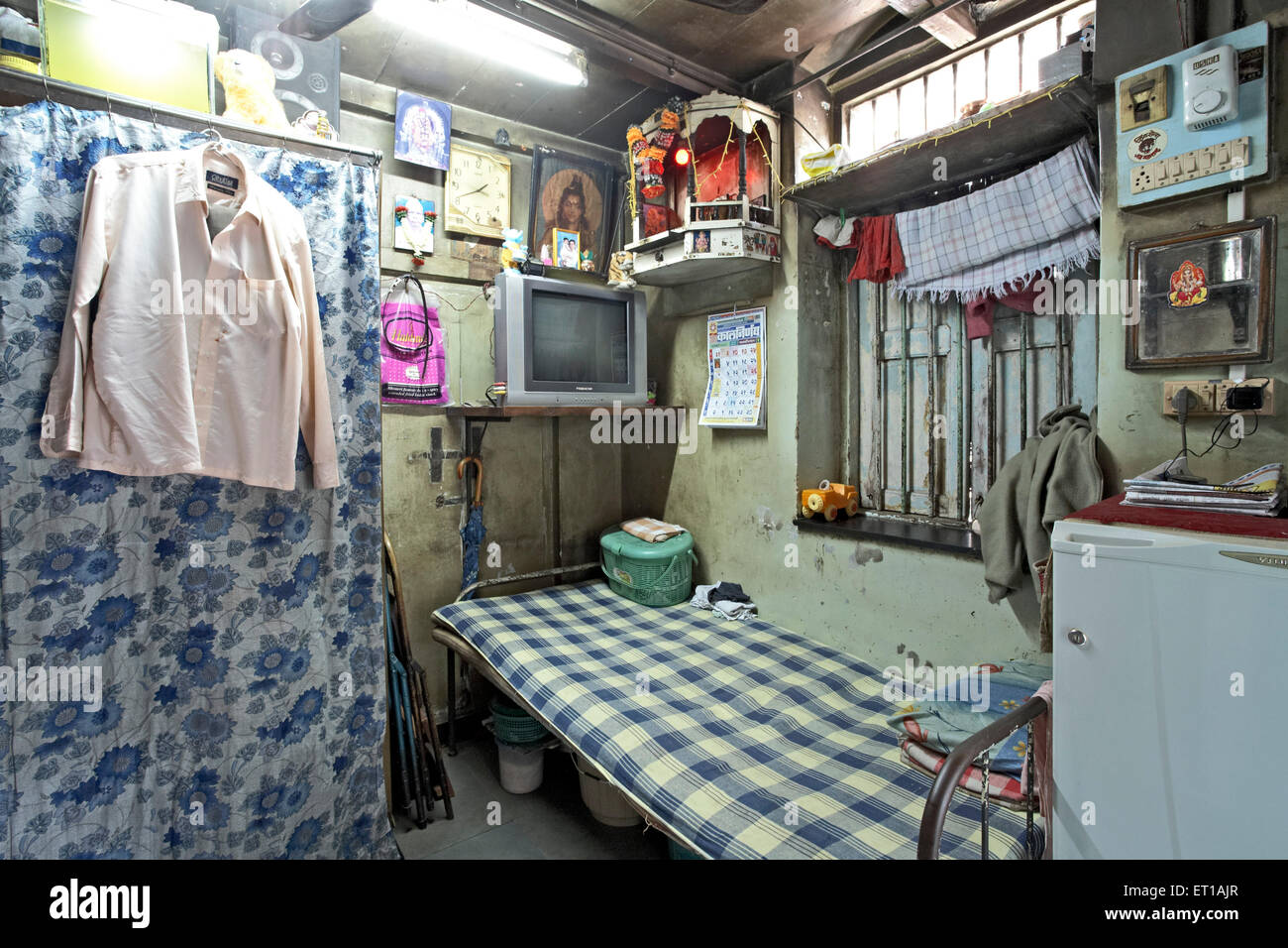One room house textile mill hi-res stock photography and images ...