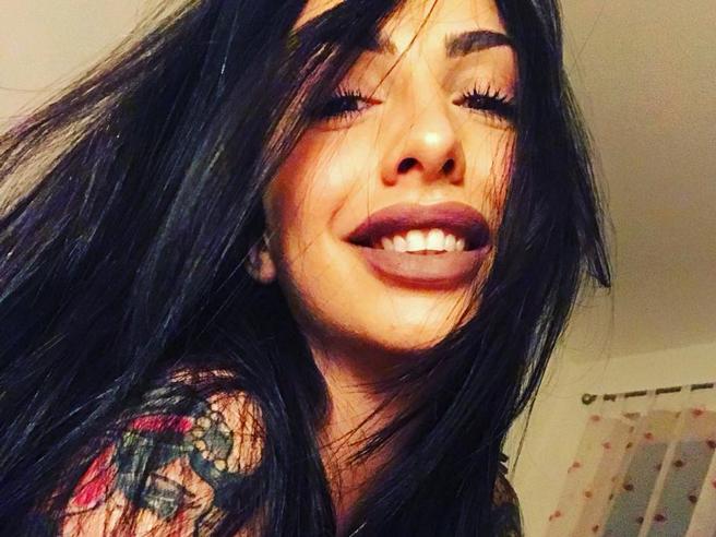 Bibi Santi, chi è la pornostar che ha fatto da esca per l'agguato ...