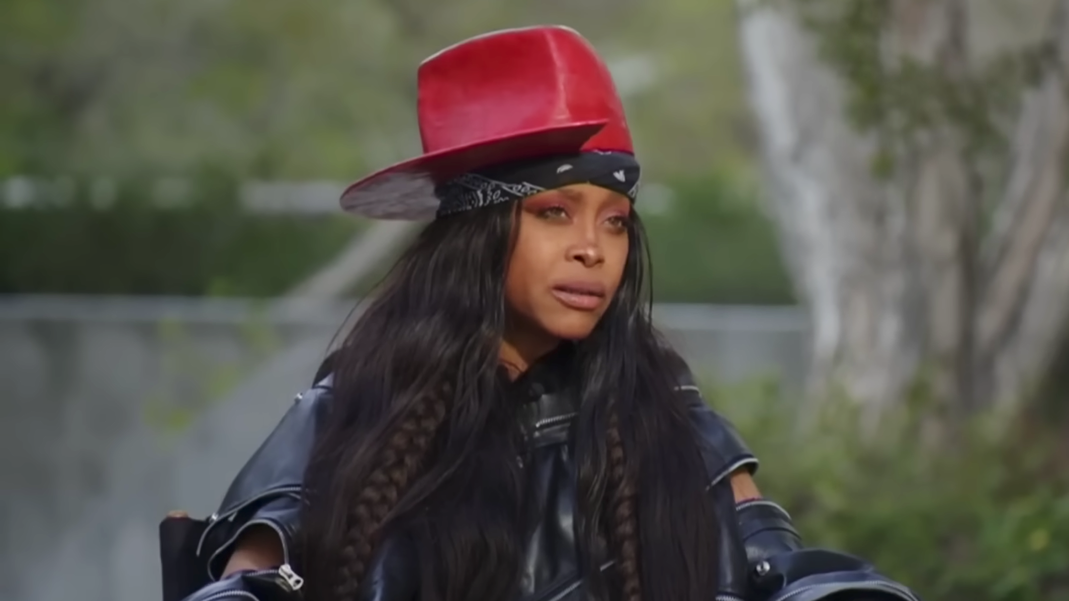 Erykah Badu Breaks Down The Meaning Of Staying “Woke” – VIBE.com