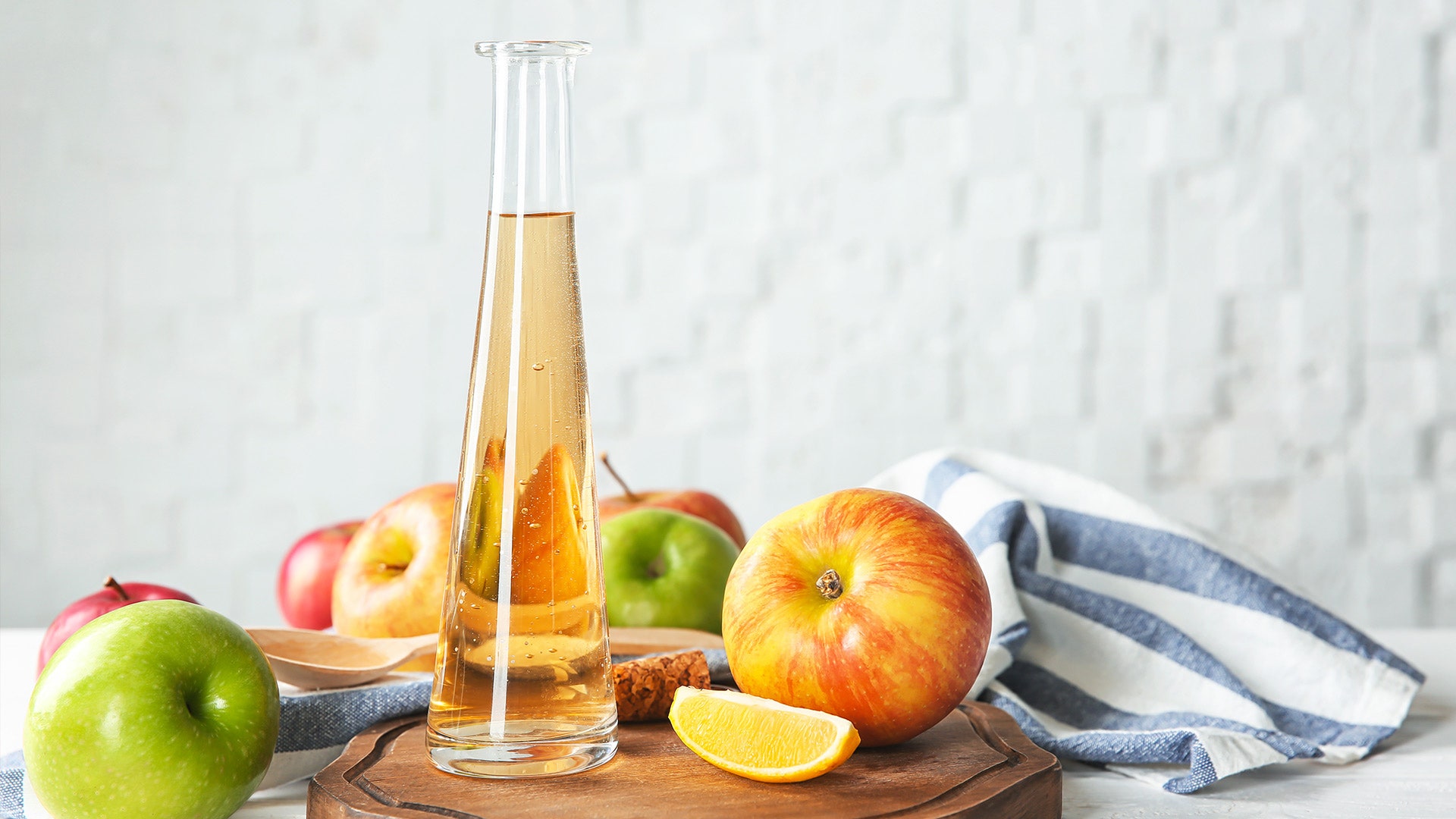 Skincare And Hair Care Benefits Of Apple Cider Vinegar | VOGUE ...