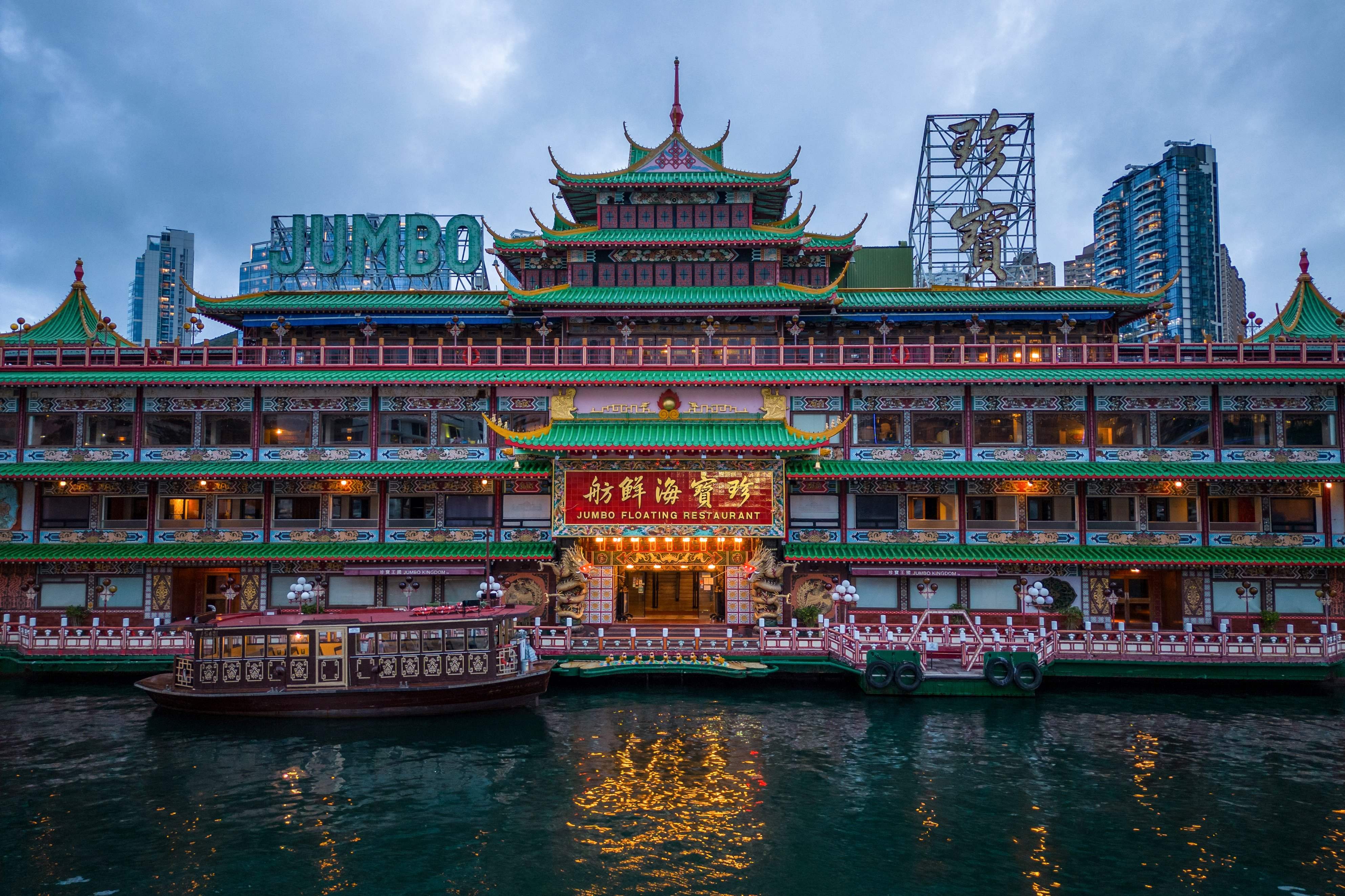 Jumbo floating restaurant in Hong Kong capsizes in South China Sea ...