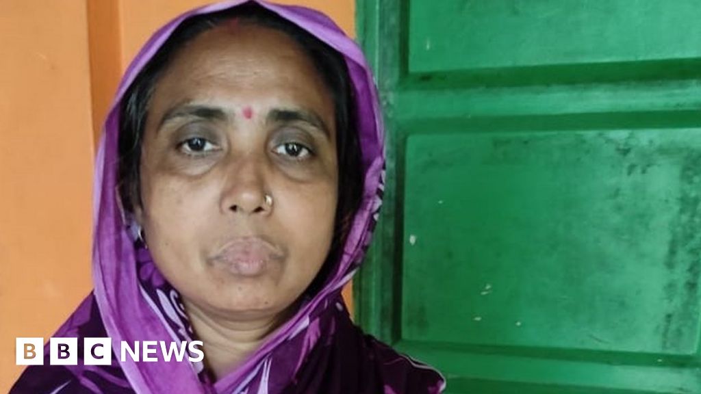 Bangladesh's Hindus living in fear following mob attacks - BBC News