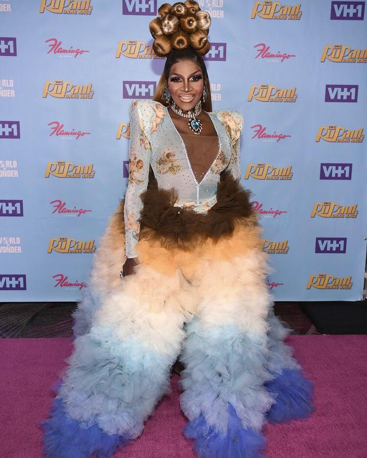 Coco Montrese whipping out her tulle on the Pink Carpet 🥵 : r ...
