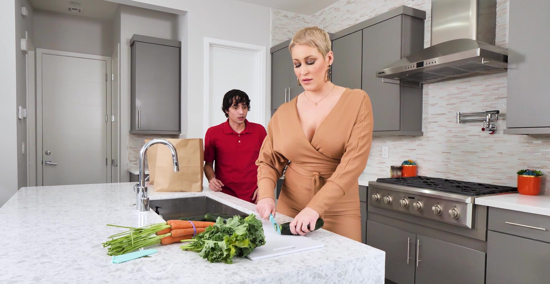 Restless porn in the kitchen for the big ass stepmom