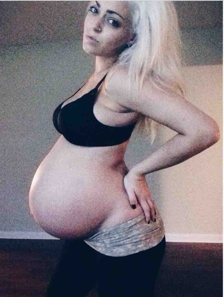 Stunning 9 month blonde pregnant Porn Pic - EPORNER