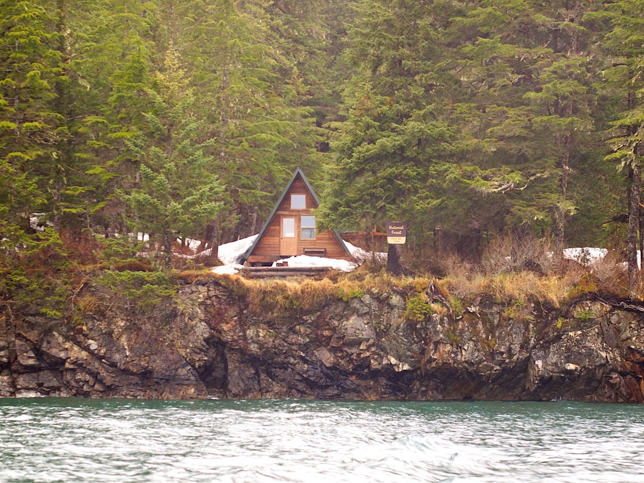 𝐂𝐚𝐛𝐢𝐧 𝐏𝐨𝐫𝐧 – Pigot Bay Cabin, a US Forest shelter outside...