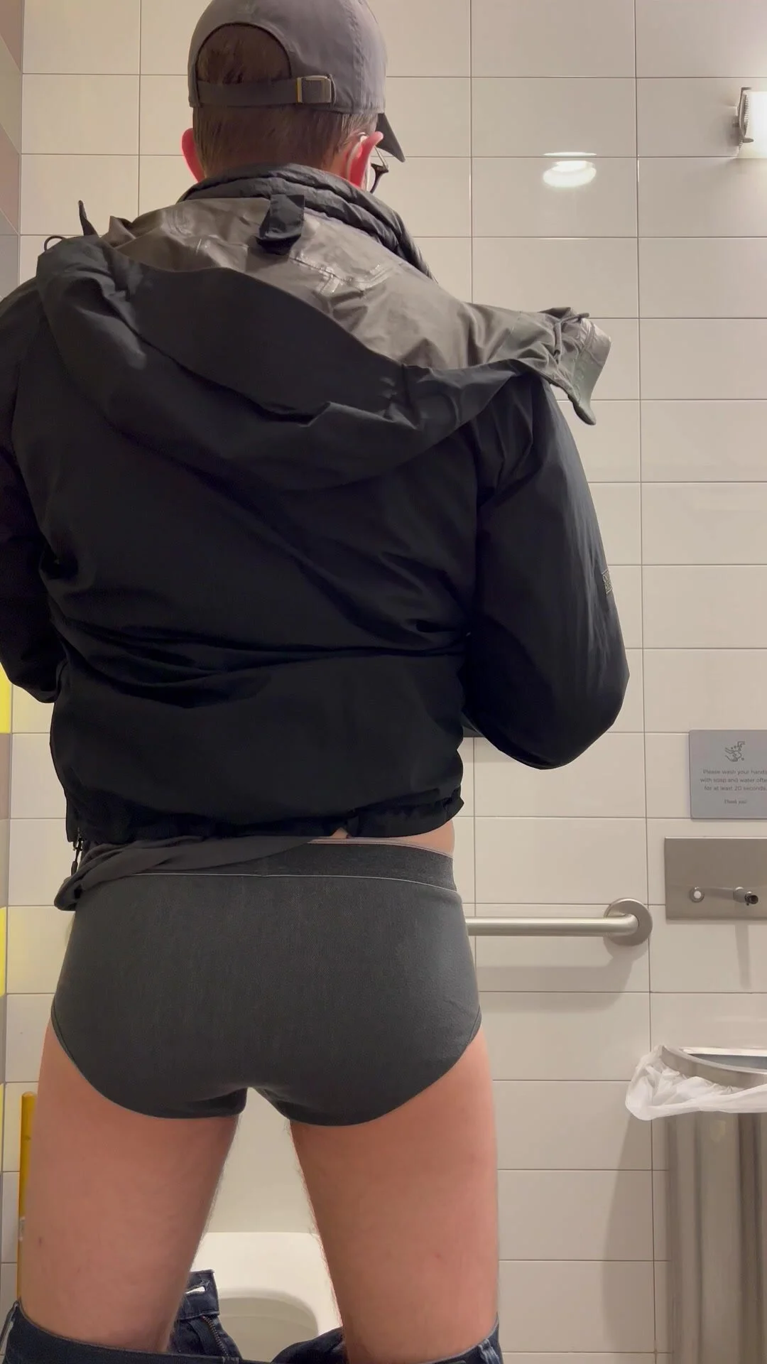 Pooping my pants in a public bathroom - ThisVid.com