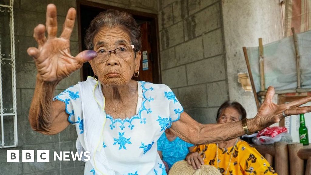 Comfort women: Last of Japan's WW2 sex slaves sing 'forget us not ...