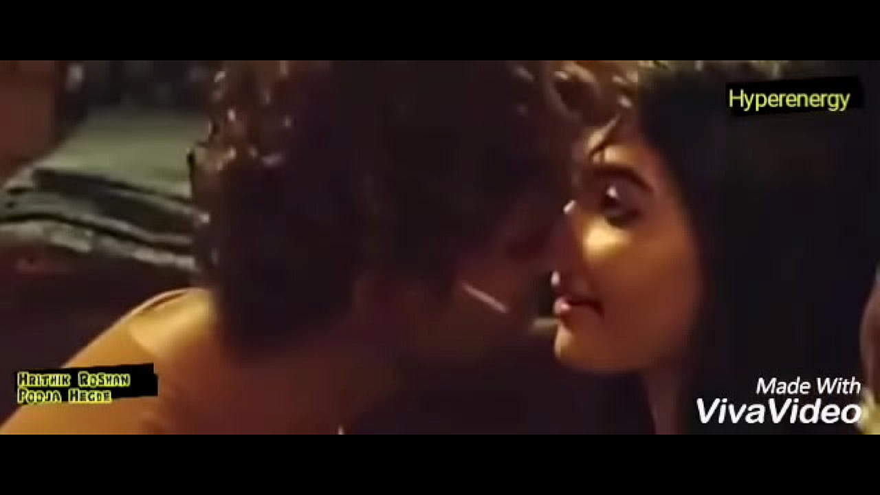 Hrithik Roshan and Pooja Hegde Hot Kiss In Mohenjo Daro - XNXX.COM