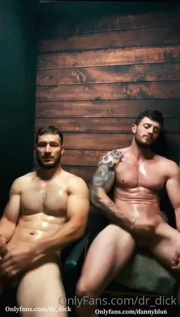 Str8 UK mates wank on cam - ThisVid.com