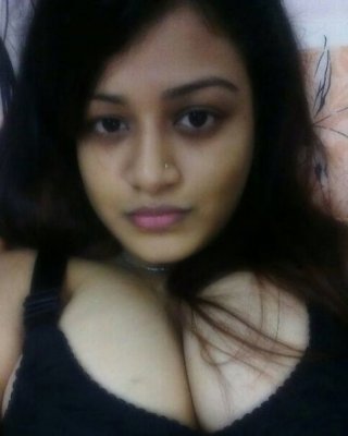indian girl showing her big natural tits and shaved pussy Porn ...