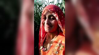 Indian aunty is going to masturbate in cornfield but she is caught ...