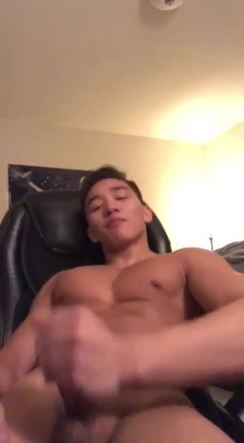 Hot asian muscle fit guy jerking - ThisVid.com