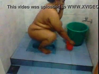 Mallu Aunty squatting to take a shit - ThisVid.com