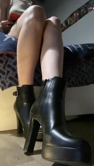 Would you make me take the heels off? (F27) Porn Pics and XXX ...