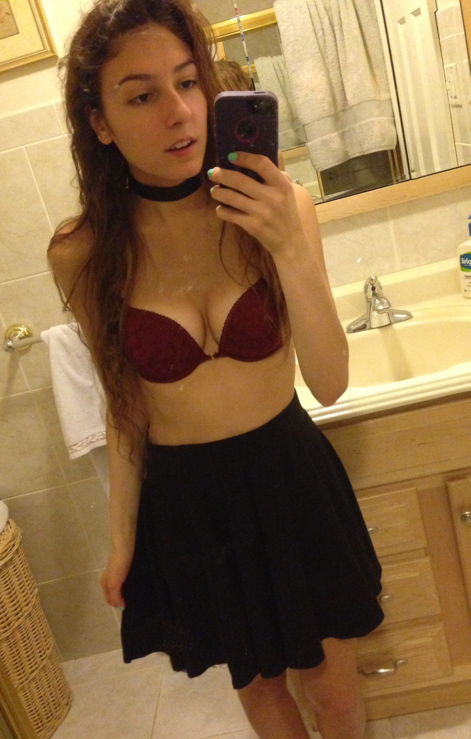 Red bra, black skirt selfie Porn Pic - EPORNER