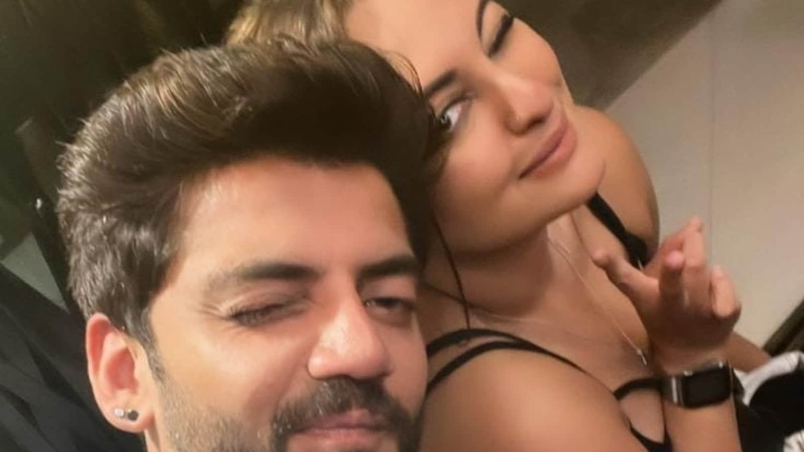 Sonakshi winks as she poses with rumoured boyfriend Zaheer Iqbal ...