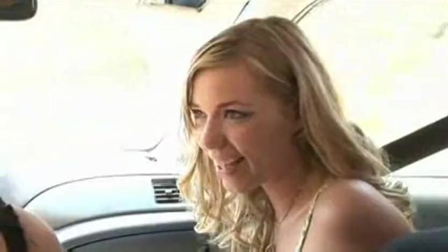 Nicole Ray and Debi Diamond in a Car - Pornhub.com