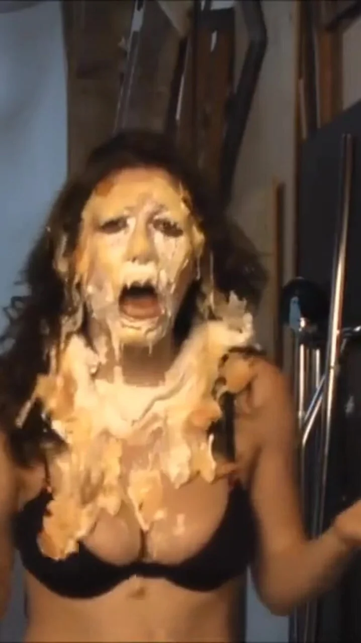 GIRL TAKES A LOT OF PIE IN THE FACE - ThisVid.com