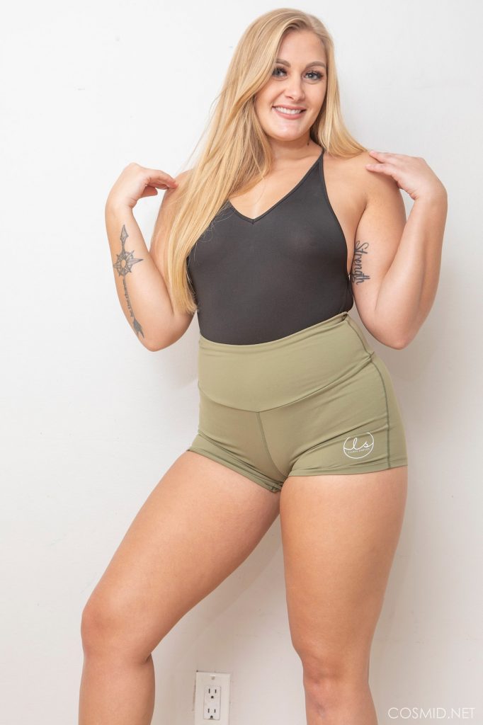 Love big girls - penny-lund-green-shorts-pawg-cosmid-1-682x1024 ...