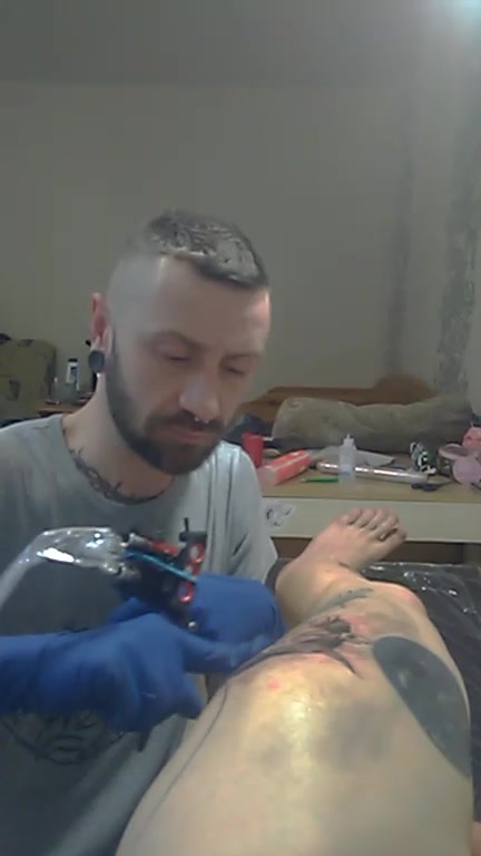 RUSSIAN TATTOED MEN FILMING DURING TATTOO - ThisVid.com